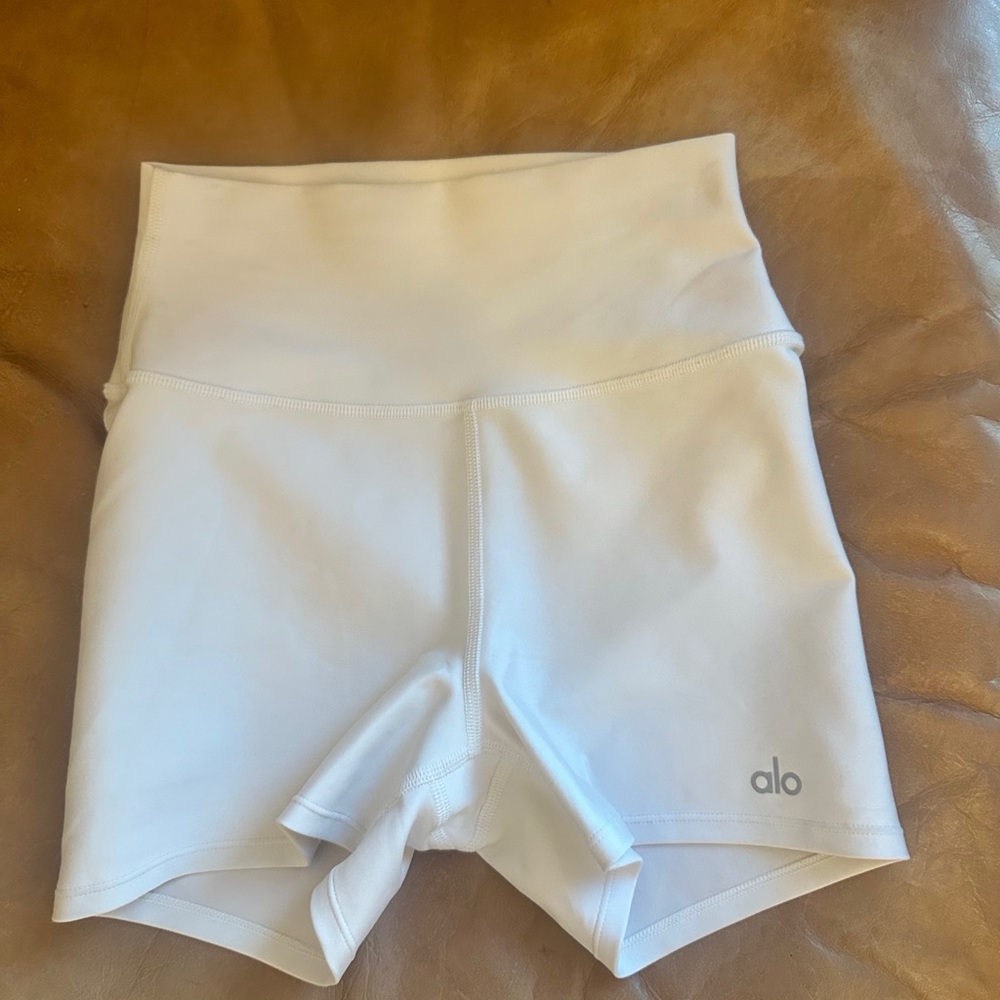 ALO Yoga Women's High-Waist White Bike Shorts - xs